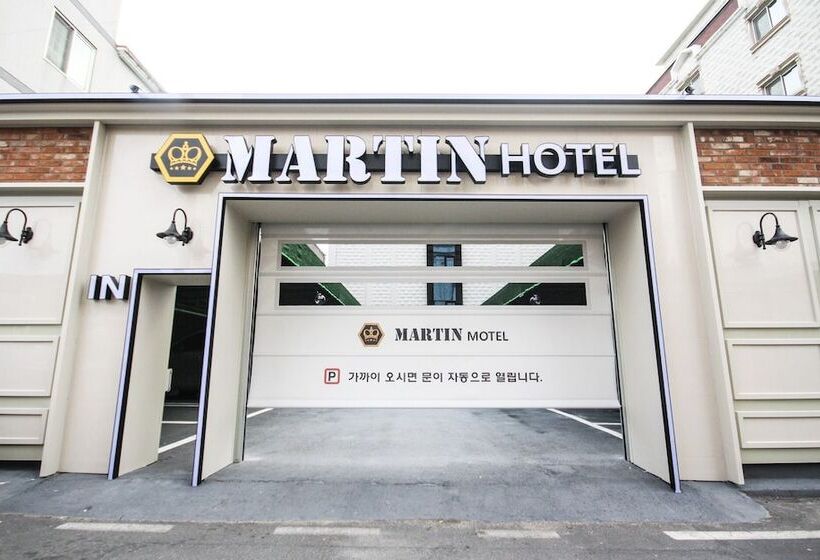 فندق Martin