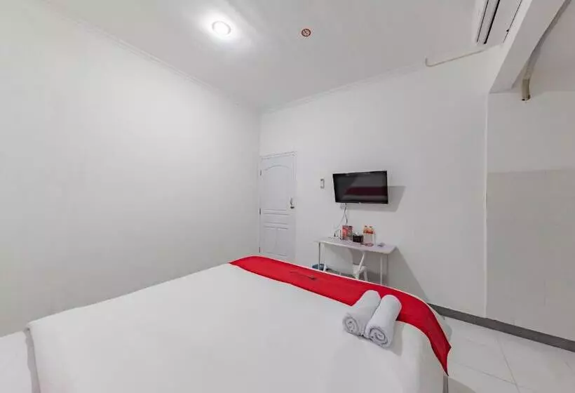 ホテル Reddoorz Syariah Near Alun Alun Ciledug Cirebon