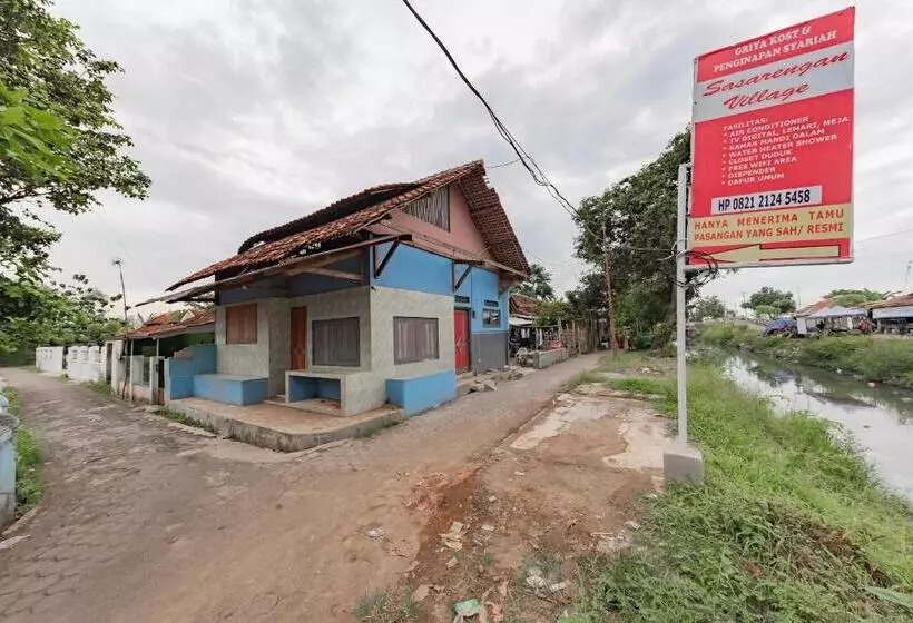 ホテル Reddoorz Syariah Near Alun Alun Ciledug Cirebon