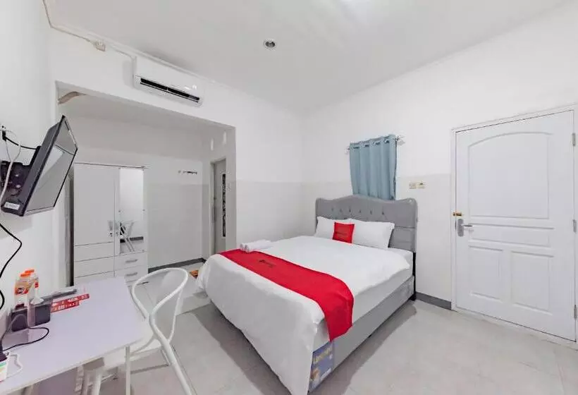 ホテル Reddoorz Syariah Near Alun Alun Ciledug Cirebon