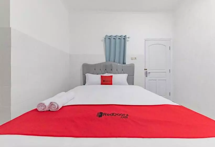ホテル Reddoorz Syariah Near Alun Alun Ciledug Cirebon