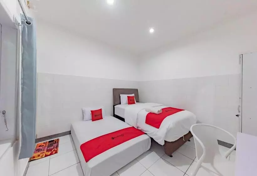 ホテル Reddoorz Syariah Near Alun Alun Ciledug Cirebon