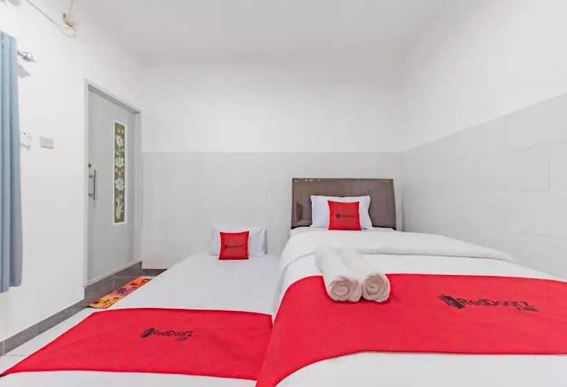 ホテル Reddoorz Syariah Near Alun Alun Ciledug Cirebon