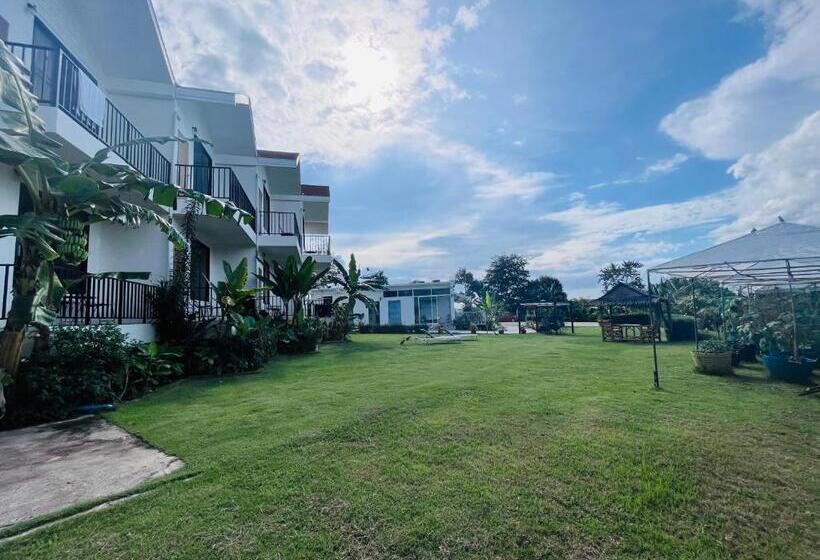 בית מלון כפרי White Seaview Residence