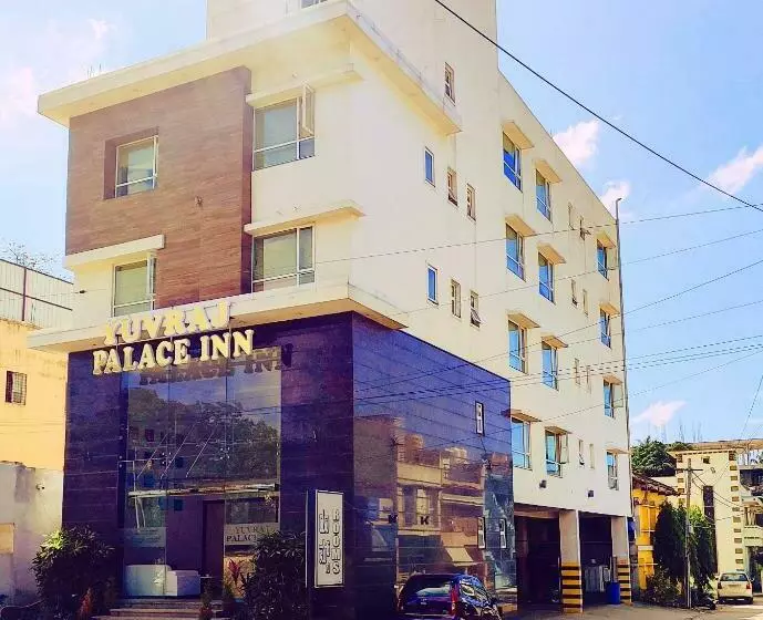 ホテル Yuvraj Palace Inn