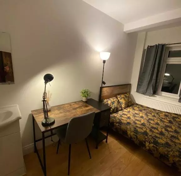 Majatalo 4 Wharncliffe Drive