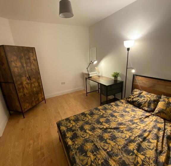 膳宿费 4 Wharncliffe Drive