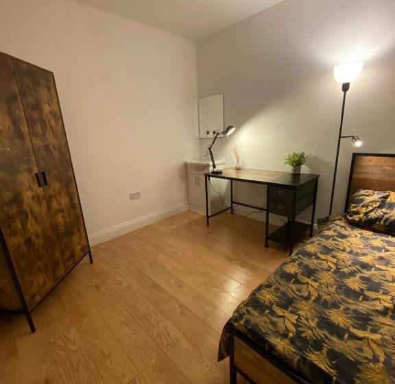 膳宿费 4 Wharncliffe Drive