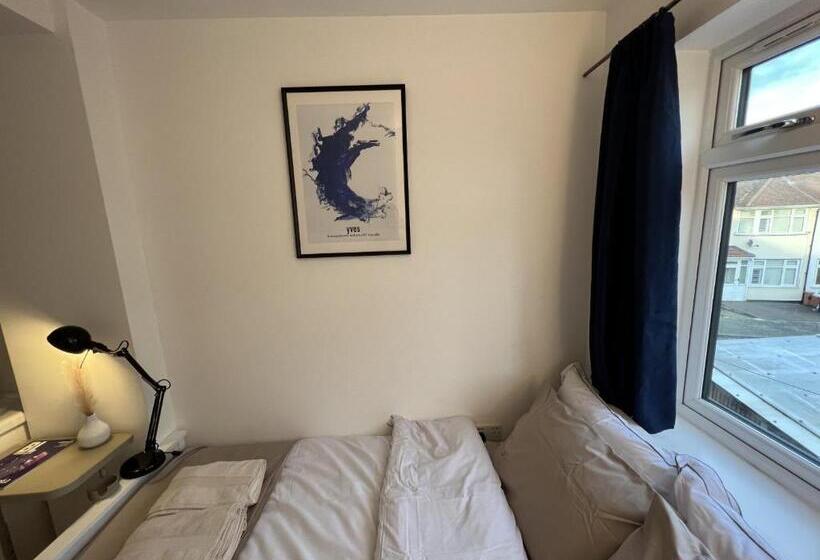 膳宿费 4 Wharncliffe Drive