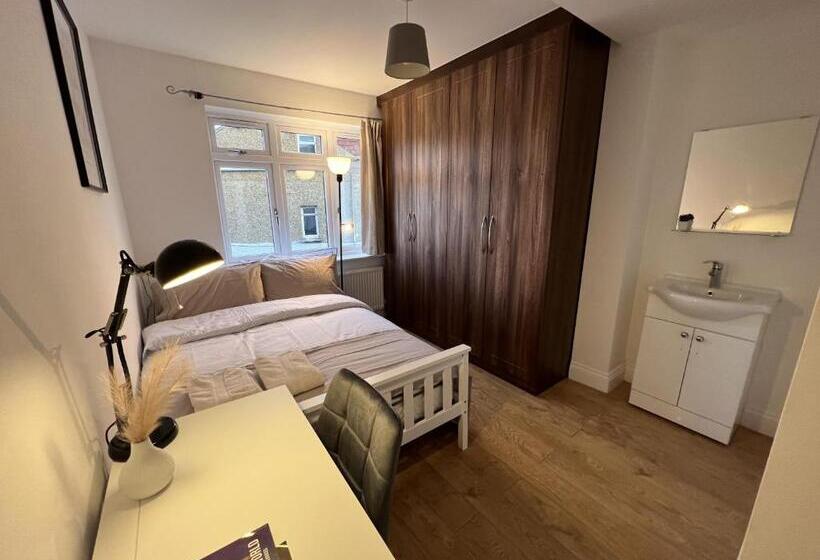 膳宿费 4 Wharncliffe Drive