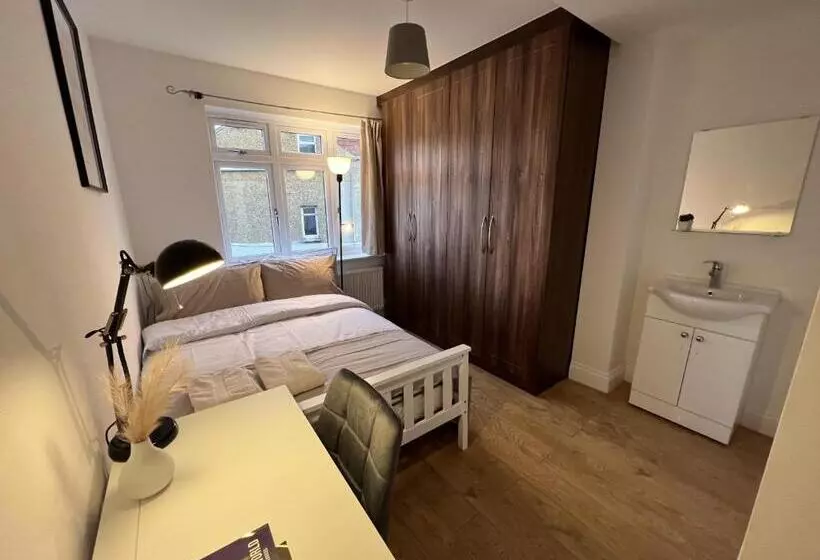 Majatalo 4 Wharncliffe Drive