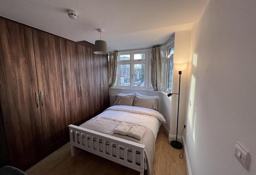 膳宿费 4 Wharncliffe Drive