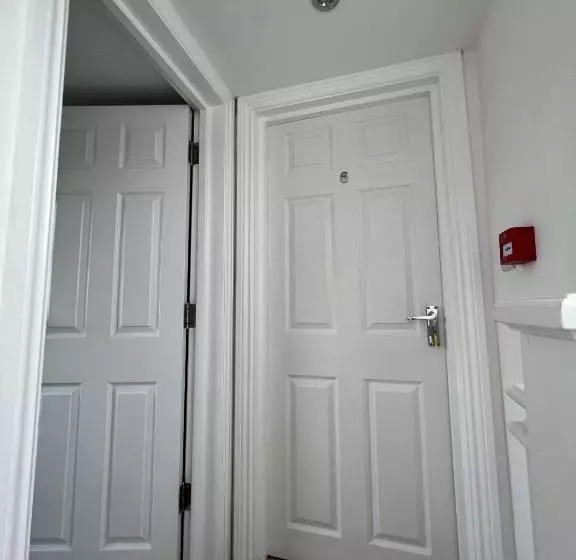 Majatalo 4 Wharncliffe Drive