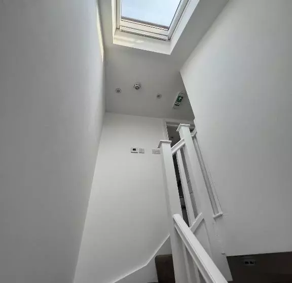 Majatalo 4 Wharncliffe Drive