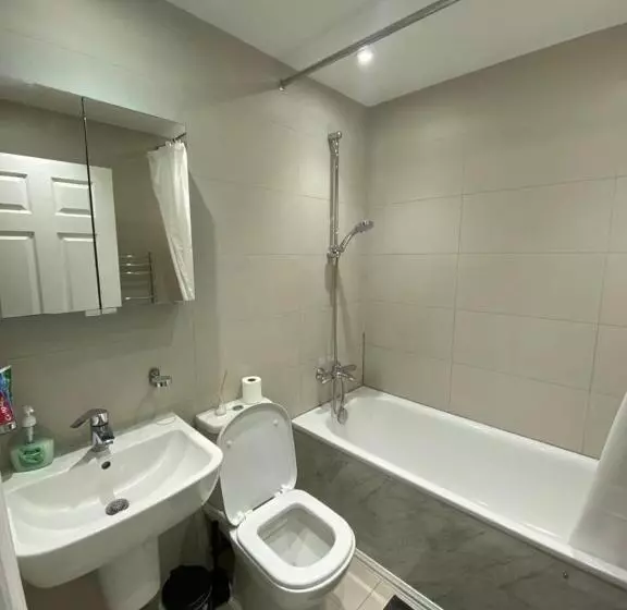 Majatalo 4 Wharncliffe Drive