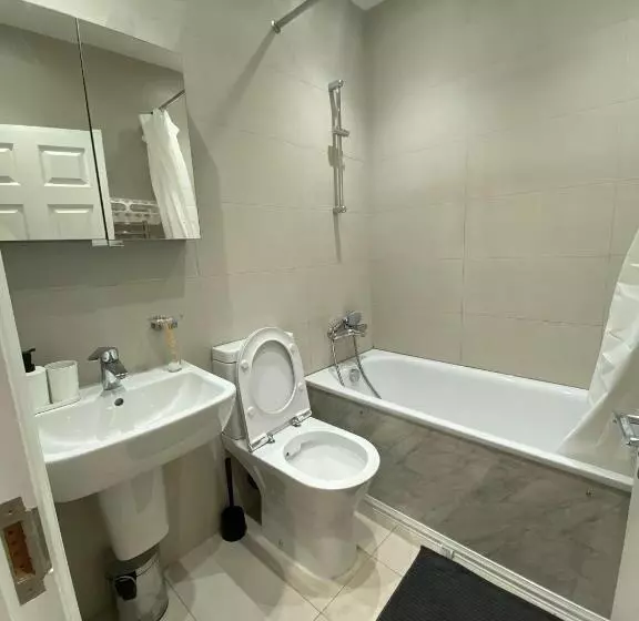 Majatalo 4 Wharncliffe Drive