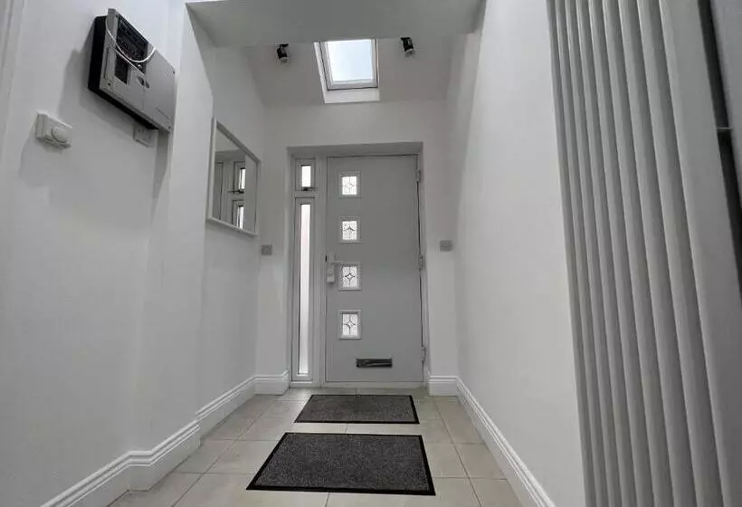 Majatalo 4 Wharncliffe Drive