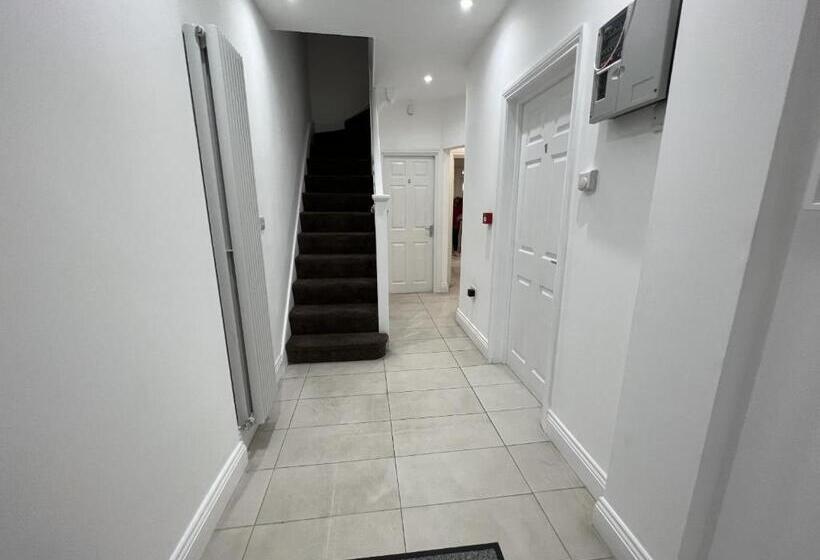 膳宿费 4 Wharncliffe Drive