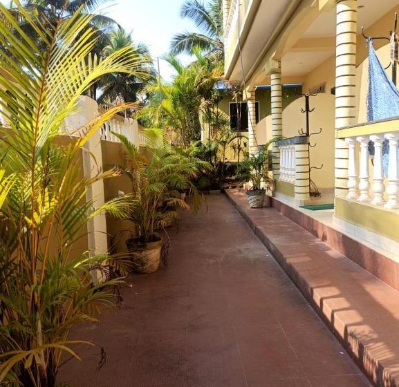 بنسيون Regina Residency Inn