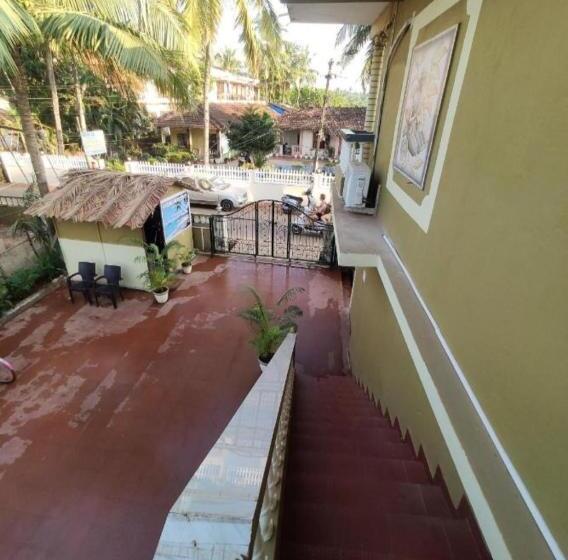 بنسيون Regina Residency Inn