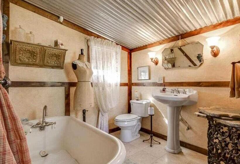 مبيت وإفطار Last Outpost Sophie S Cottage