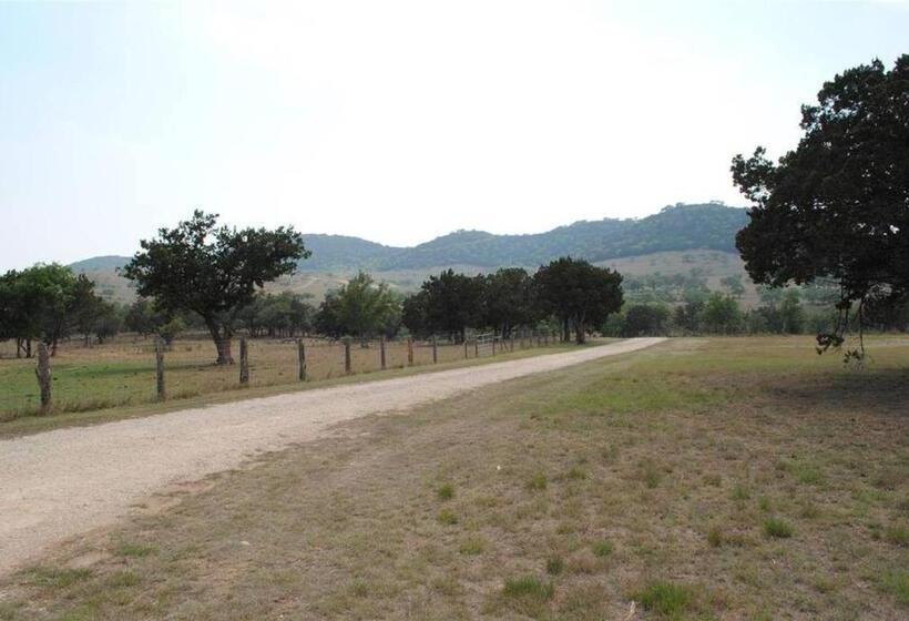 مبيت وإفطار Last Outpost Bandera Ranch House