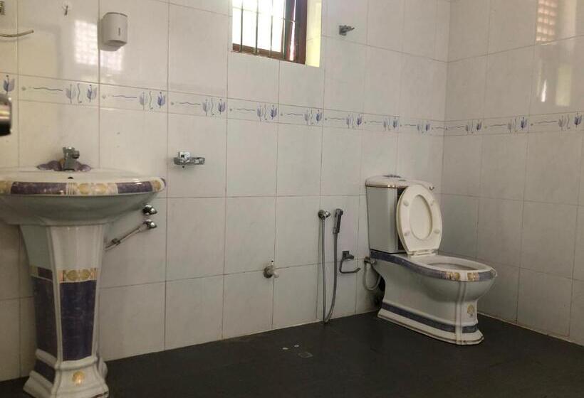 فندق Amani Lake Resort