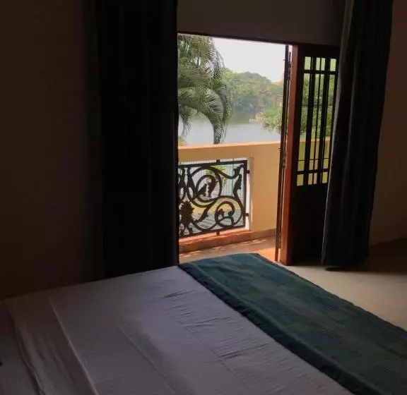 ホテル Amani Lake Resort