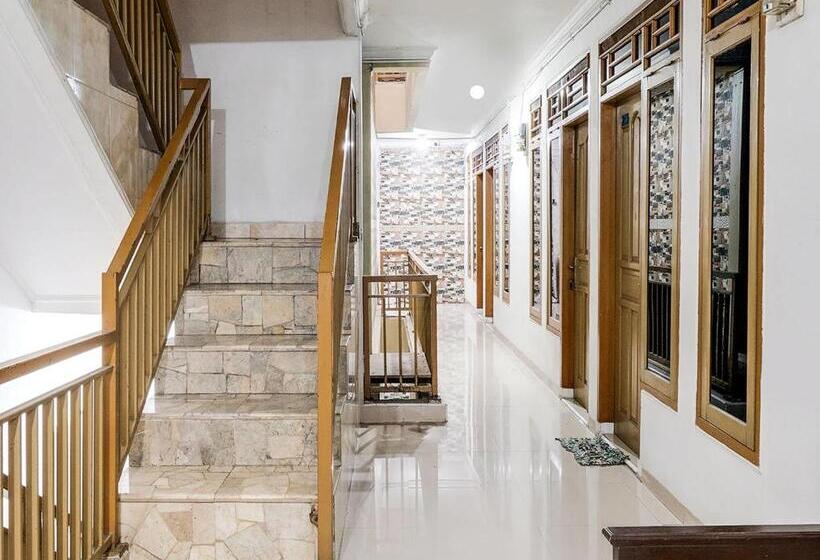 בית מלון כפרי Oyo 91994 Sawerigading Jatinangor Syariah