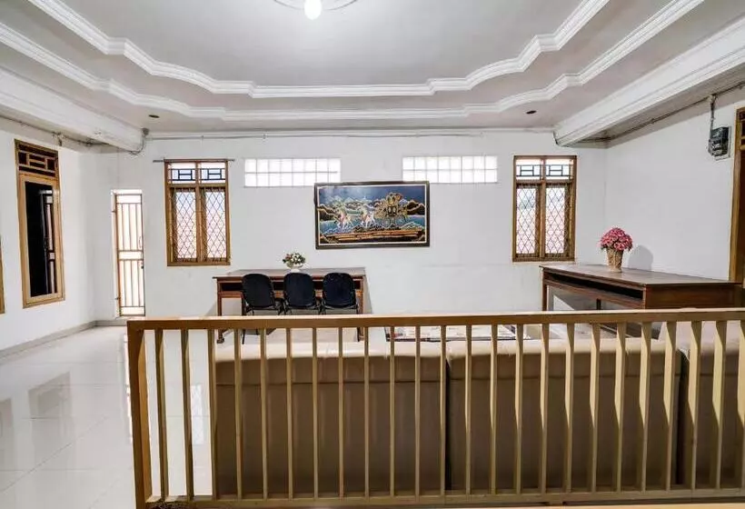 Hotelli Oyo 91994 Sawerigading Jatinangor Syariah