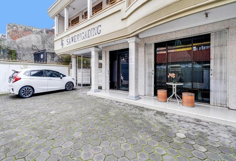 בית מלון כפרי Oyo 91994 Sawerigading Jatinangor Syariah