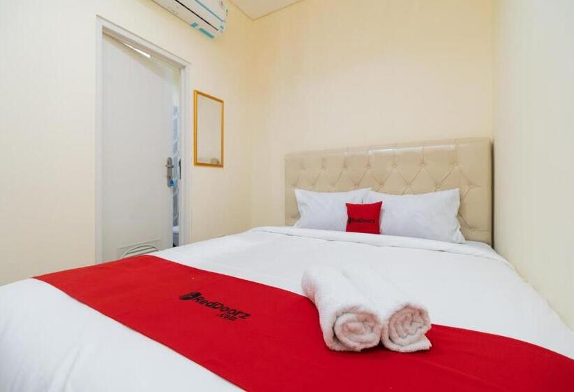 בית מלון כפרי Reddoorz @ Kemanggisan Raya