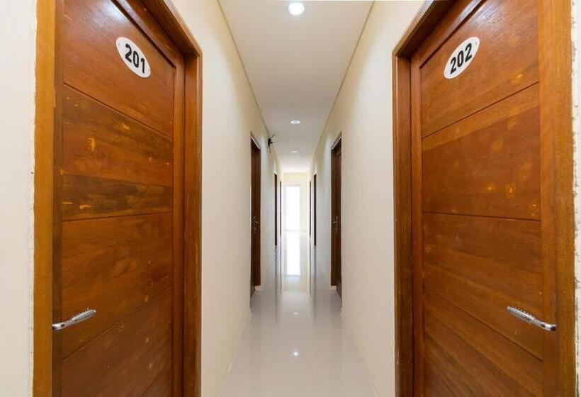 בית מלון כפרי Reddoorz @ Kemanggisan Raya