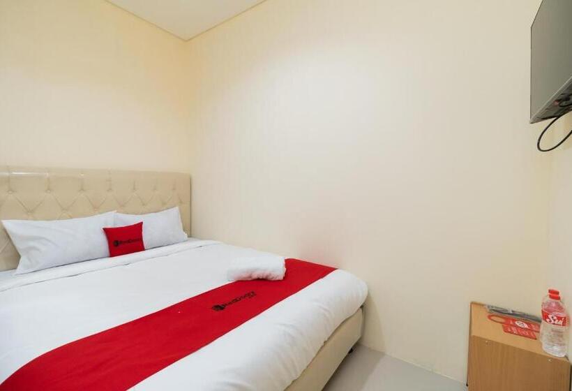 בית מלון כפרי Reddoorz @ Kemanggisan Raya