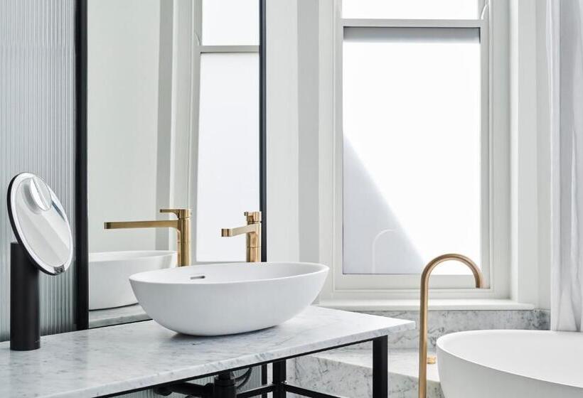 ホテル Vera Ballarat