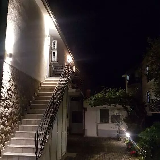 پانسیون Luccia Apartments Guesthouse Laguna