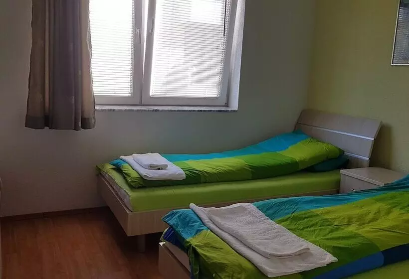 پانسیون Luccia Apartments Guesthouse Laguna