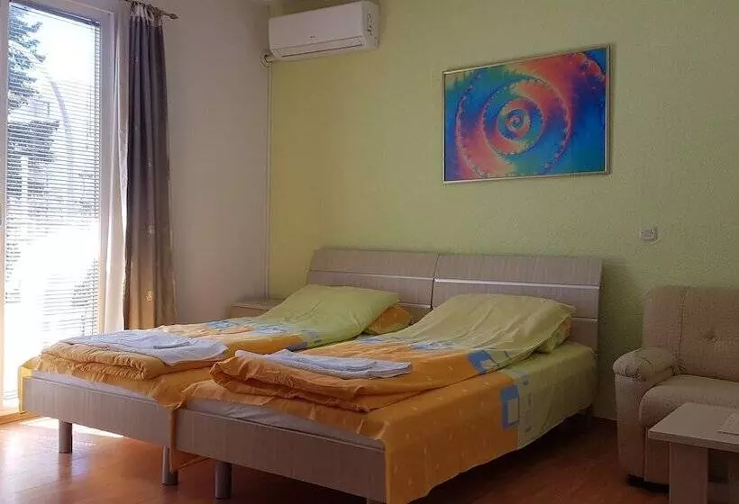 پانسیون Luccia Apartments Guesthouse Laguna