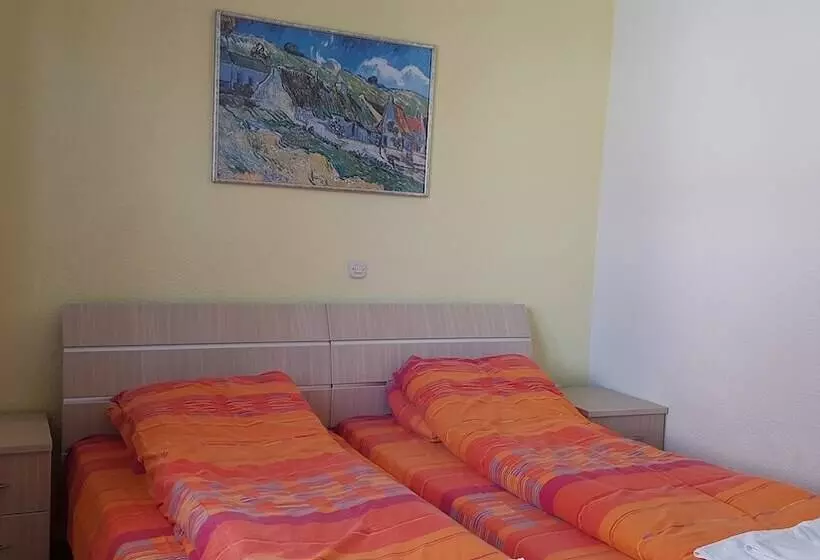 پانسیون Luccia Apartments Guesthouse Laguna