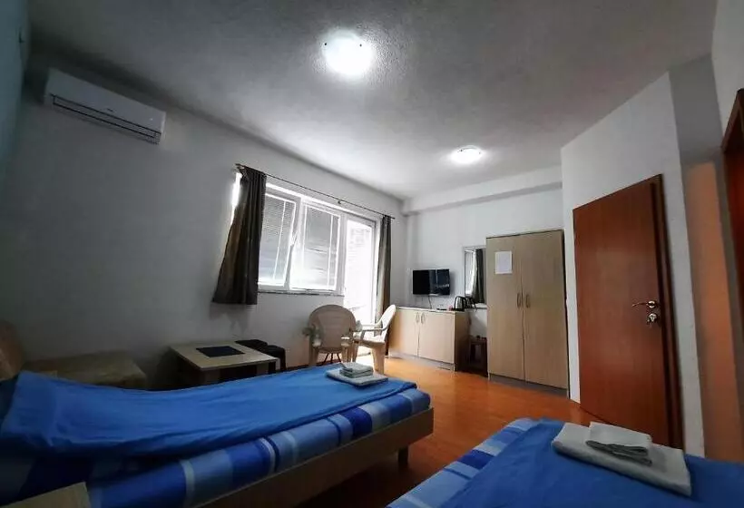 پانسیون Luccia Apartments Guesthouse Laguna