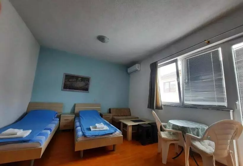 پانسیون Luccia Apartments Guesthouse Laguna