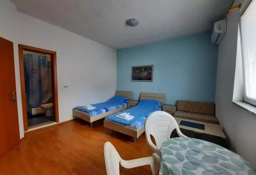 پانسیون Luccia Apartments Guesthouse Laguna