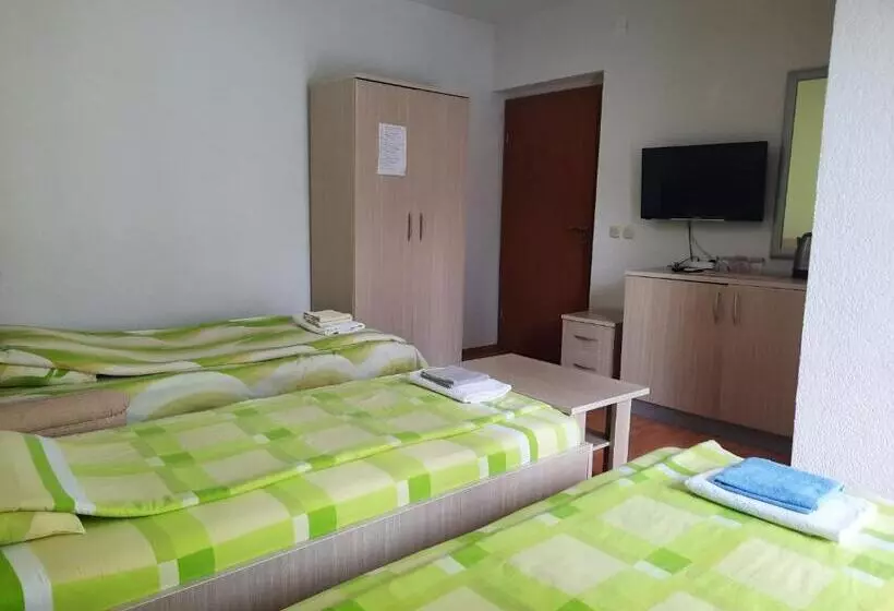 پانسیون Luccia Apartments Guesthouse Laguna