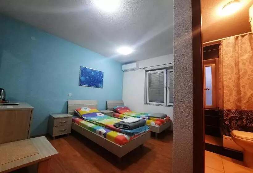 پانسیون Luccia Apartments Guesthouse Laguna