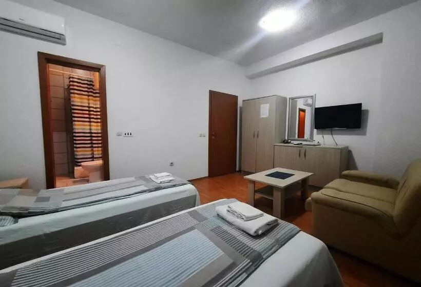 پانسیون Luccia Apartments Guesthouse Laguna