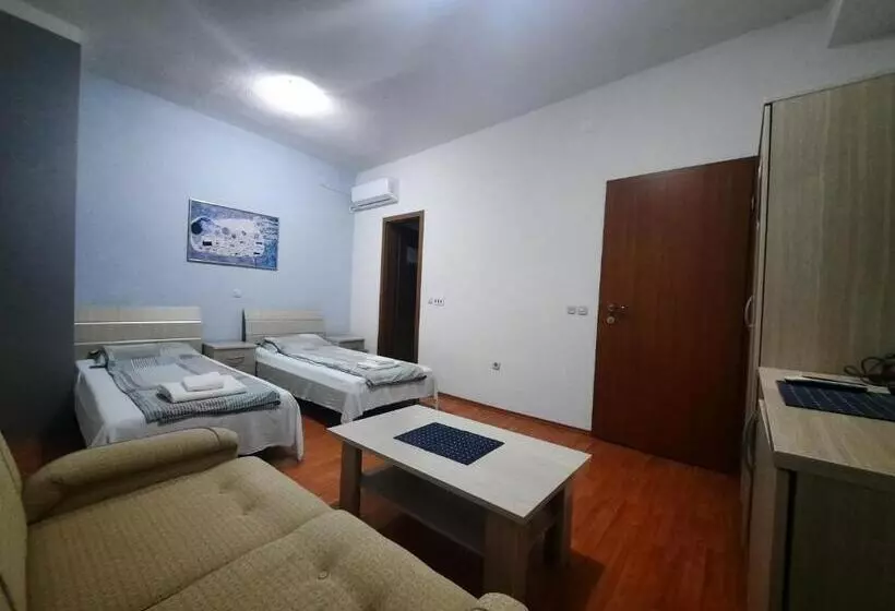 پانسیون Luccia Apartments Guesthouse Laguna