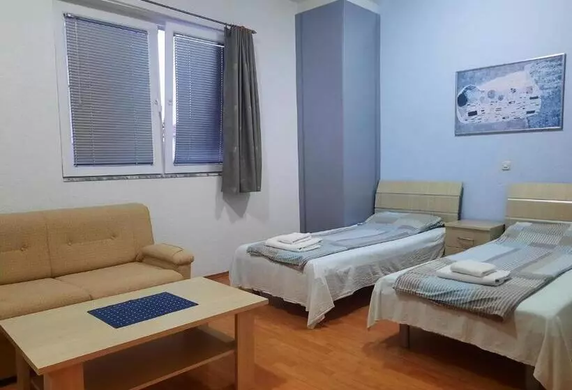 پانسیون Luccia Apartments Guesthouse Laguna