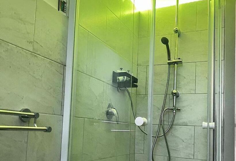 پانسیون Shiva House