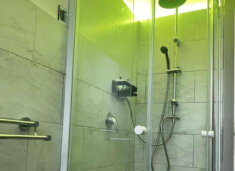 پانسیون Shiva House