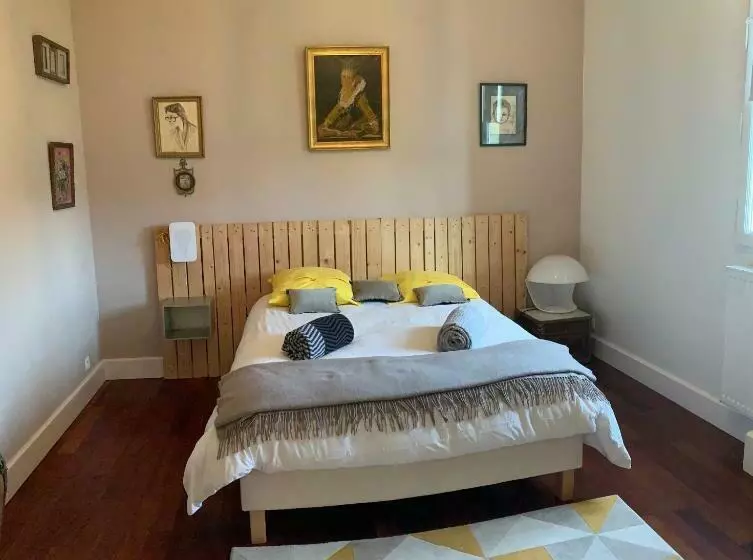 Aamiaismajoitus (B&B) Suite Privative Abella   Aile De Maison Bourgeoise